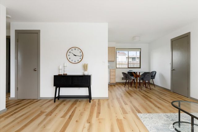 1768 SE 2nd Court, Oak Harbor, WA 98277