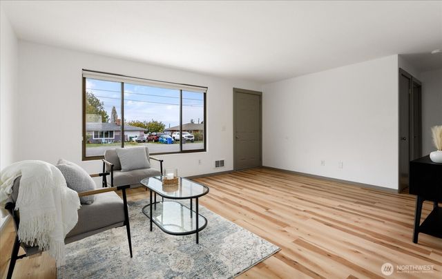 1768 SE 2nd Court, Oak Harbor, WA 98277