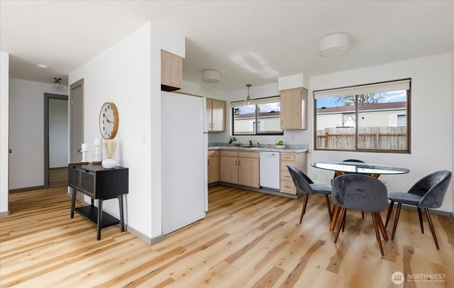 1768 SE 2nd Court, Oak Harbor, WA 98277