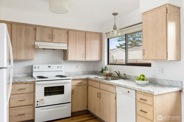 1768 SE 2nd Court, Oak Harbor, WA 98277