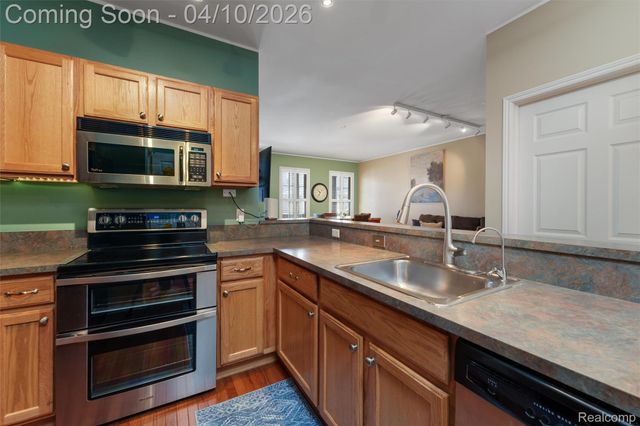 203 Jotham Avenue, Auburn Hills, MI 48326