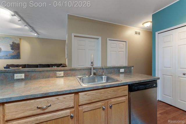 203 Jotham Avenue, Auburn Hills, MI 48326