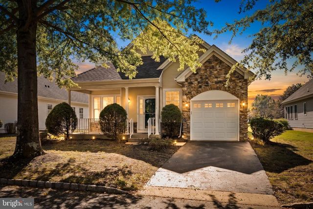 14 HUMMINGBIRD DR, Hamilton, NJ 08690