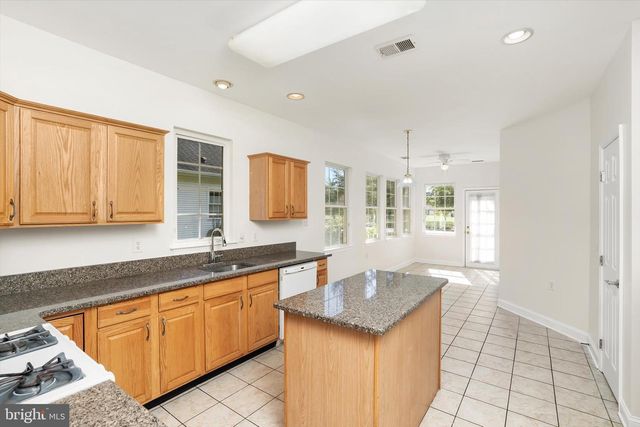 14 HUMMINGBIRD DR, Hamilton, NJ 08690