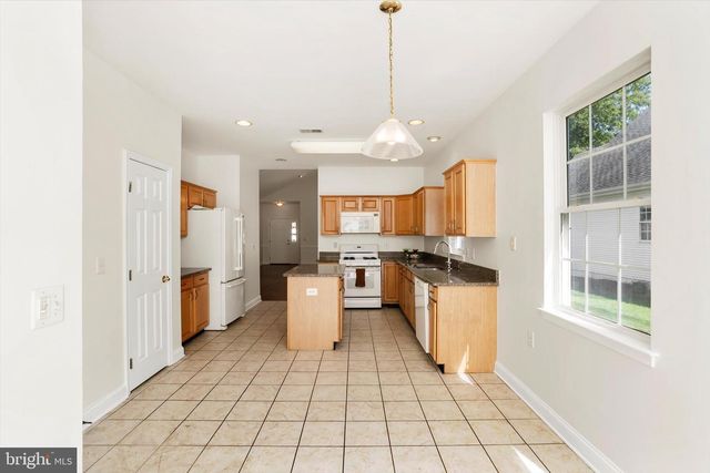 14 HUMMINGBIRD DR, Hamilton, NJ 08690