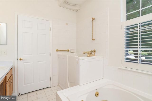 14 HUMMINGBIRD DR, Hamilton, NJ 08690