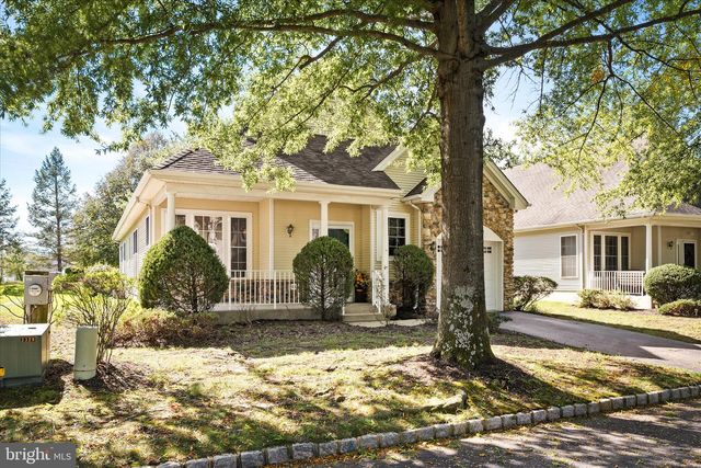 14 HUMMINGBIRD DR, Hamilton, NJ 08690