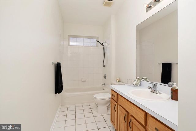 14 HUMMINGBIRD DR, Hamilton, NJ 08690