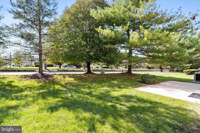 14 HUMMINGBIRD DR, Hamilton, NJ 08690