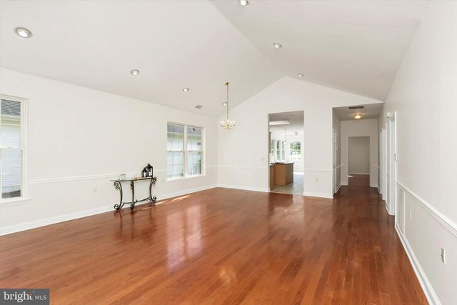 14 HUMMINGBIRD DR, Hamilton, NJ 08690