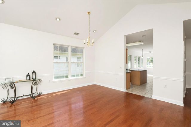 14 HUMMINGBIRD DR, Hamilton, NJ 08690