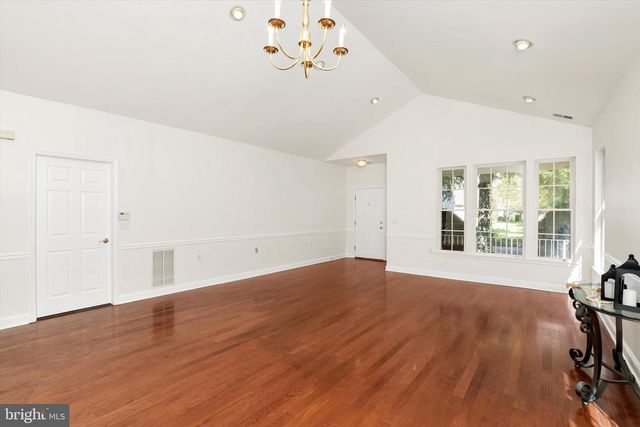 14 HUMMINGBIRD DR, Hamilton, NJ 08690