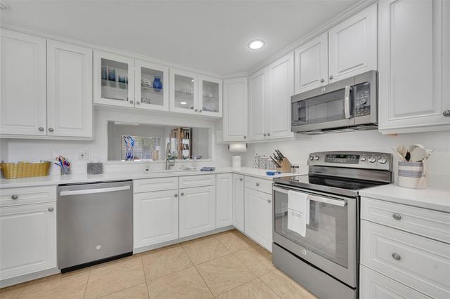 3 ESCONDIDO CIRCLE 3, Altamonte Springs, FL 32701