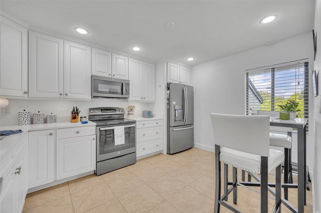 3 ESCONDIDO CIRCLE 3, Altamonte Springs, FL 32701