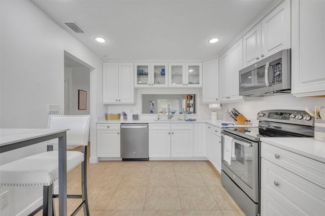 3 ESCONDIDO CIRCLE 3, Altamonte Springs, FL 32701