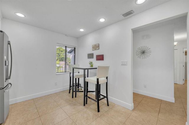 3 ESCONDIDO CIRCLE 3, Altamonte Springs, FL 32701