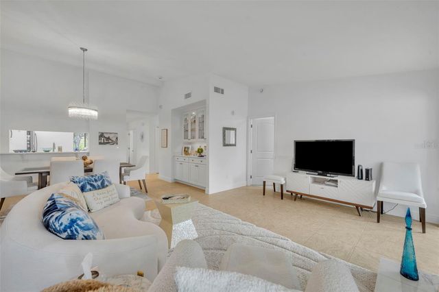 3 ESCONDIDO CIRCLE 3, Altamonte Springs, FL 32701