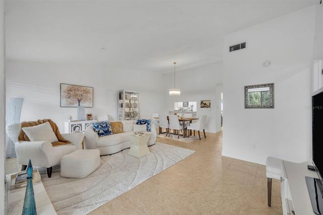 3 ESCONDIDO CIRCLE 3, Altamonte Springs, FL 32701