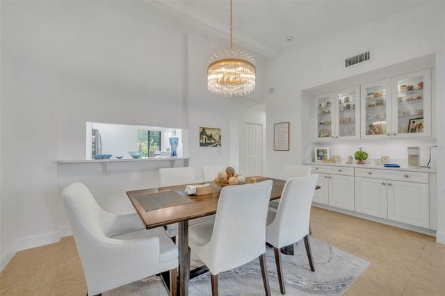 3 ESCONDIDO CIRCLE 3, Altamonte Springs, FL 32701