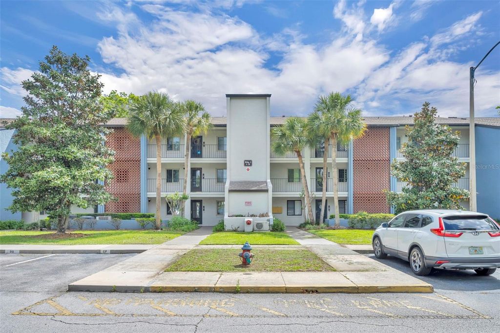 3 ESCONDIDO CIRCLE 3, Altamonte Springs, FL 32701