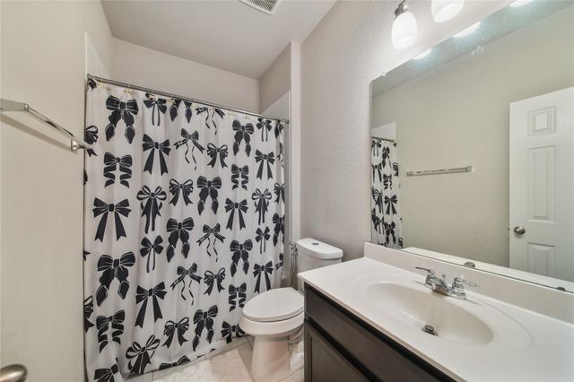 3214 Red Pebble Lane, Texas City, TX 77568