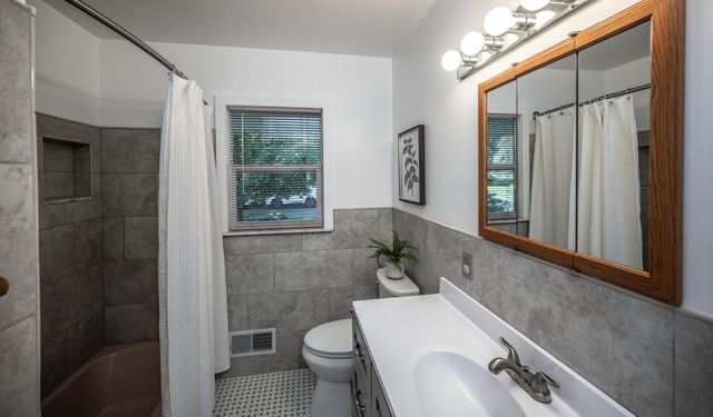 5409 Miracle Lane, Minnetonka, MN 55345