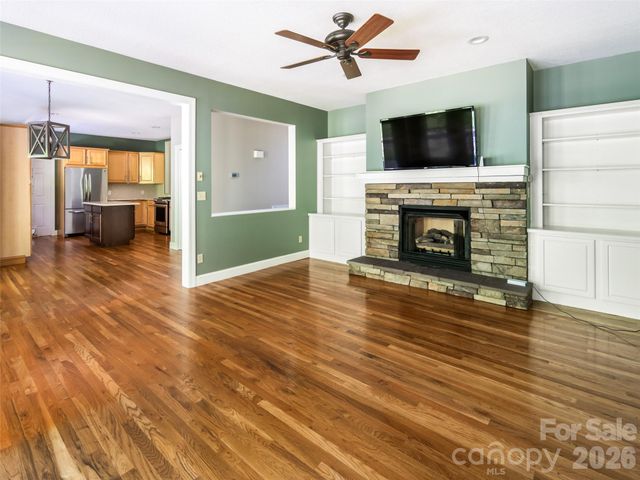 103 Woodburn Drive, Swannanoa, NC 28778