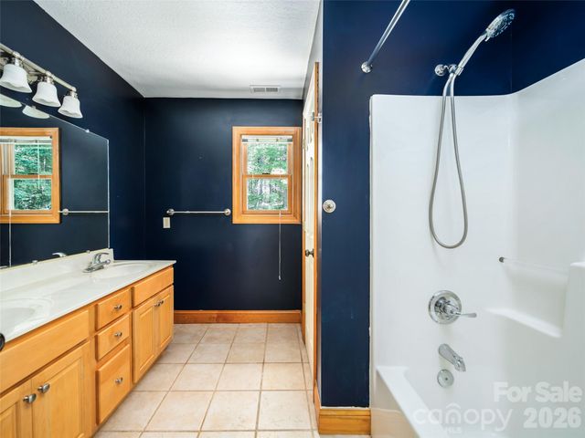 103 Woodburn Drive, Swannanoa, NC 28778