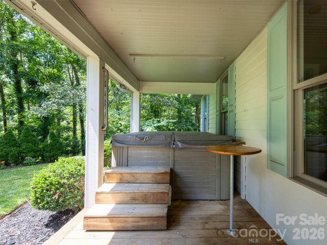 103 Woodburn Drive, Swannanoa, NC 28778