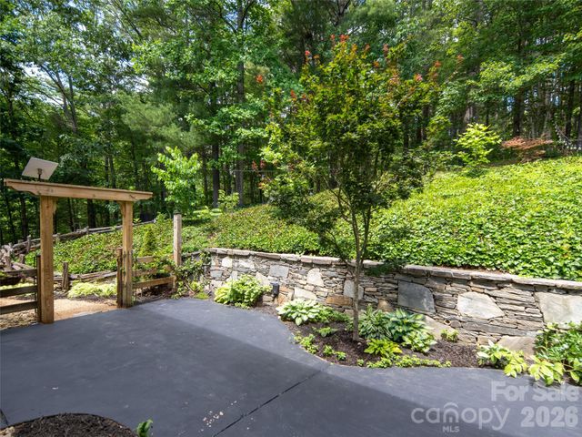 103 Woodburn Drive, Swannanoa, NC 28778