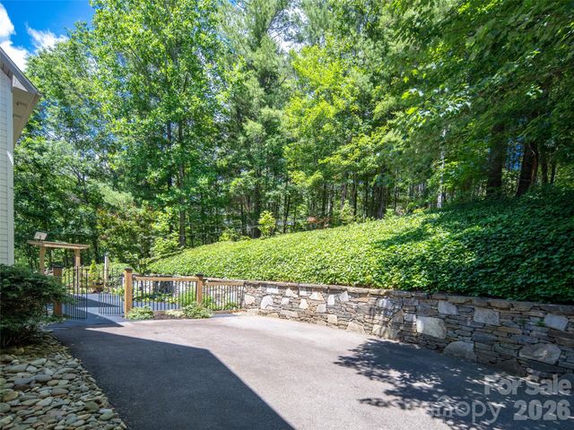103 Woodburn Drive, Swannanoa, NC 28778