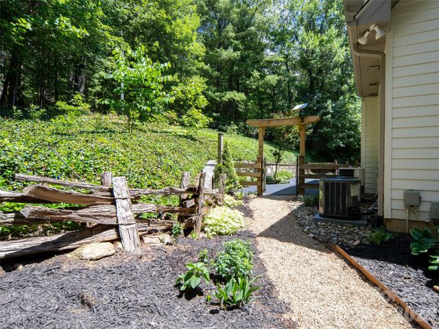 103 Woodburn Drive, Swannanoa, NC 28778