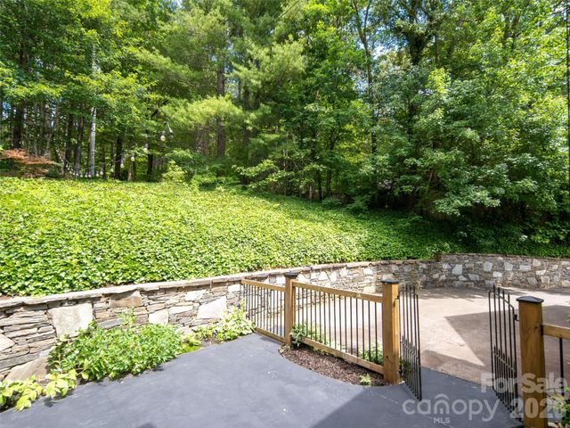 103 Woodburn Drive, Swannanoa, NC 28778