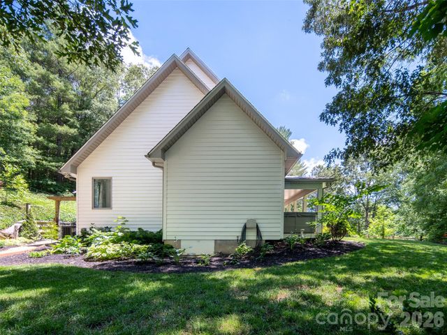 103 Woodburn Drive, Swannanoa, NC 28778
