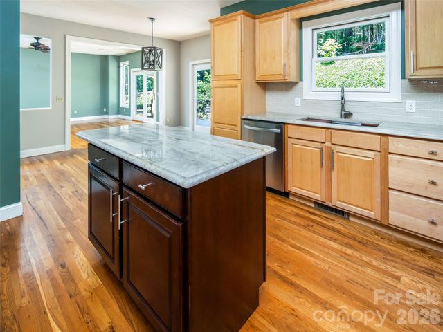 103 Woodburn Drive, Swannanoa, NC 28778
