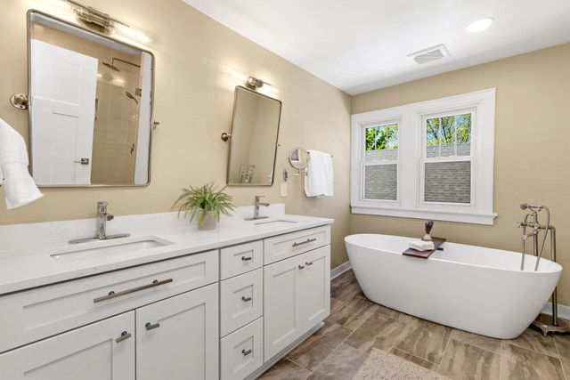 4867 N Berkeley BOULEVARD, Whitefish Bay, WI 53217