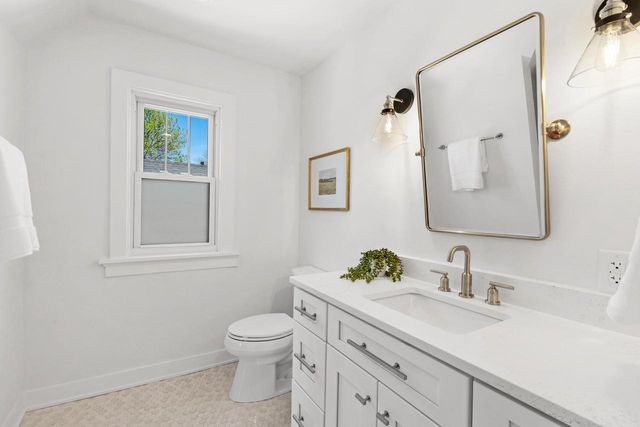 4867 N Berkeley BOULEVARD, Whitefish Bay, WI 53217