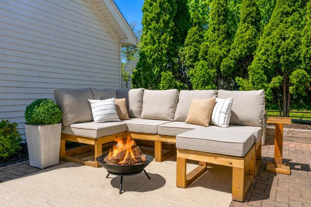 4867 N Berkeley BOULEVARD, Whitefish Bay, WI 53217