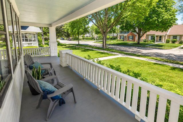 4867 N Berkeley BOULEVARD, Whitefish Bay, WI 53217