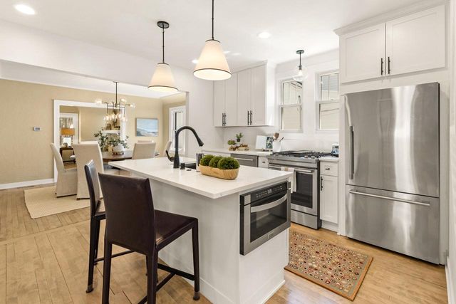 4867 N Berkeley BOULEVARD, Whitefish Bay, WI 53217
