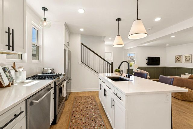 4867 N Berkeley BOULEVARD, Whitefish Bay, WI 53217