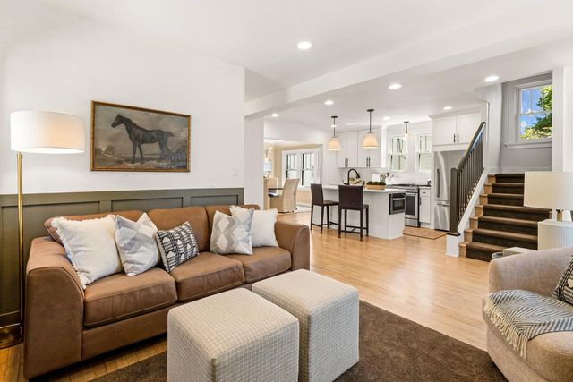 4867 N Berkeley BOULEVARD, Whitefish Bay, WI 53217