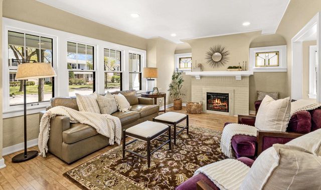 4867 N Berkeley BOULEVARD, Whitefish Bay, WI 53217