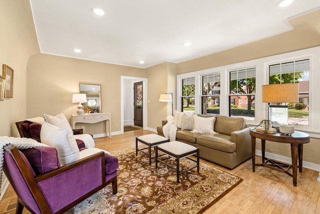 4867 N Berkeley BOULEVARD, Whitefish Bay, WI 53217