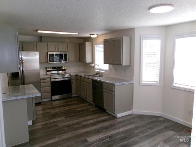 2807 Laurel Way, Nampa, ID 83686