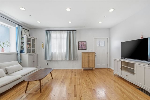 518 Main St 2, Medford, MA 02155