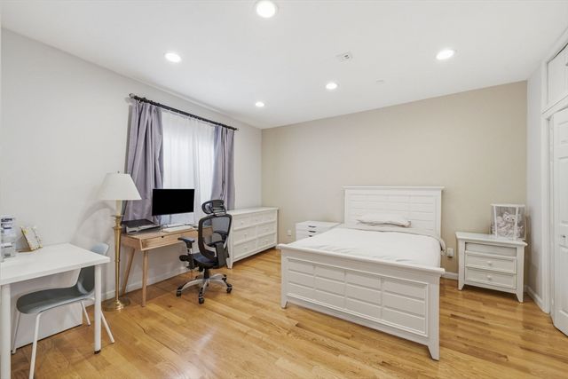 518 Main St 2, Medford, MA 02155