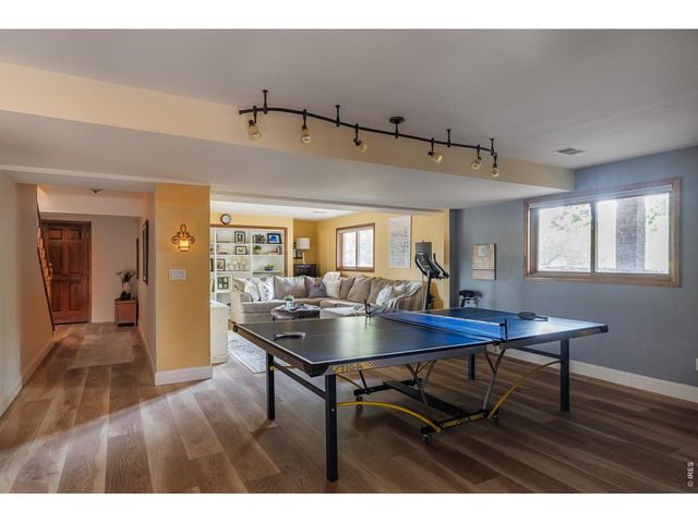 8589 Skyland Dr, Niwot, CO 80503