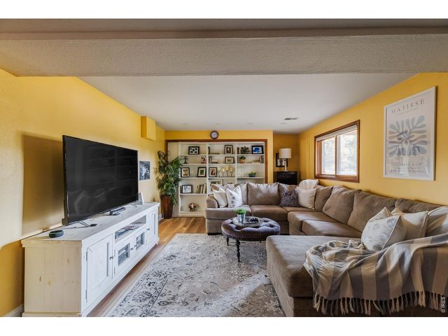 8589 Skyland Dr, Niwot, CO 80503