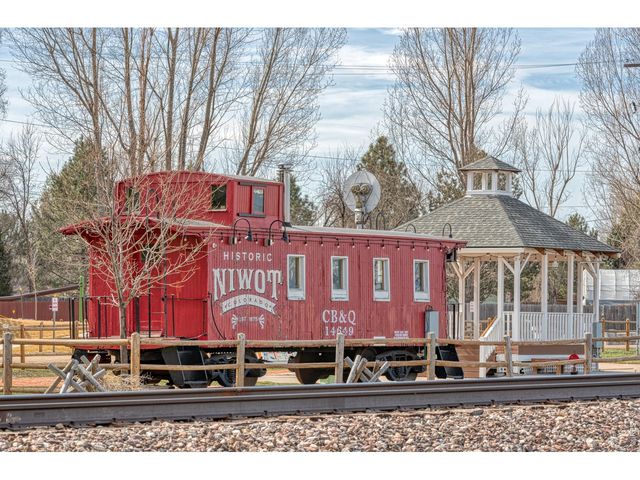 8589 Skyland Dr, Niwot, CO 80503